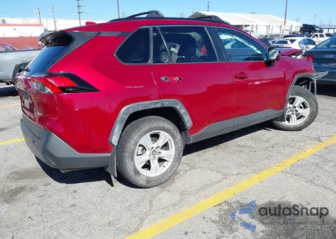 2021 Toyota Rav4 Xle z USA, uszkodzony, nr VIN 2T3W1RFV7MW110222